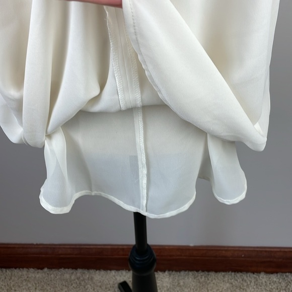LOFT Women Spaghetti Strap Cream Top Tank Camisole SZ M Flowy Layered V-Neck - Picture 4 of 9